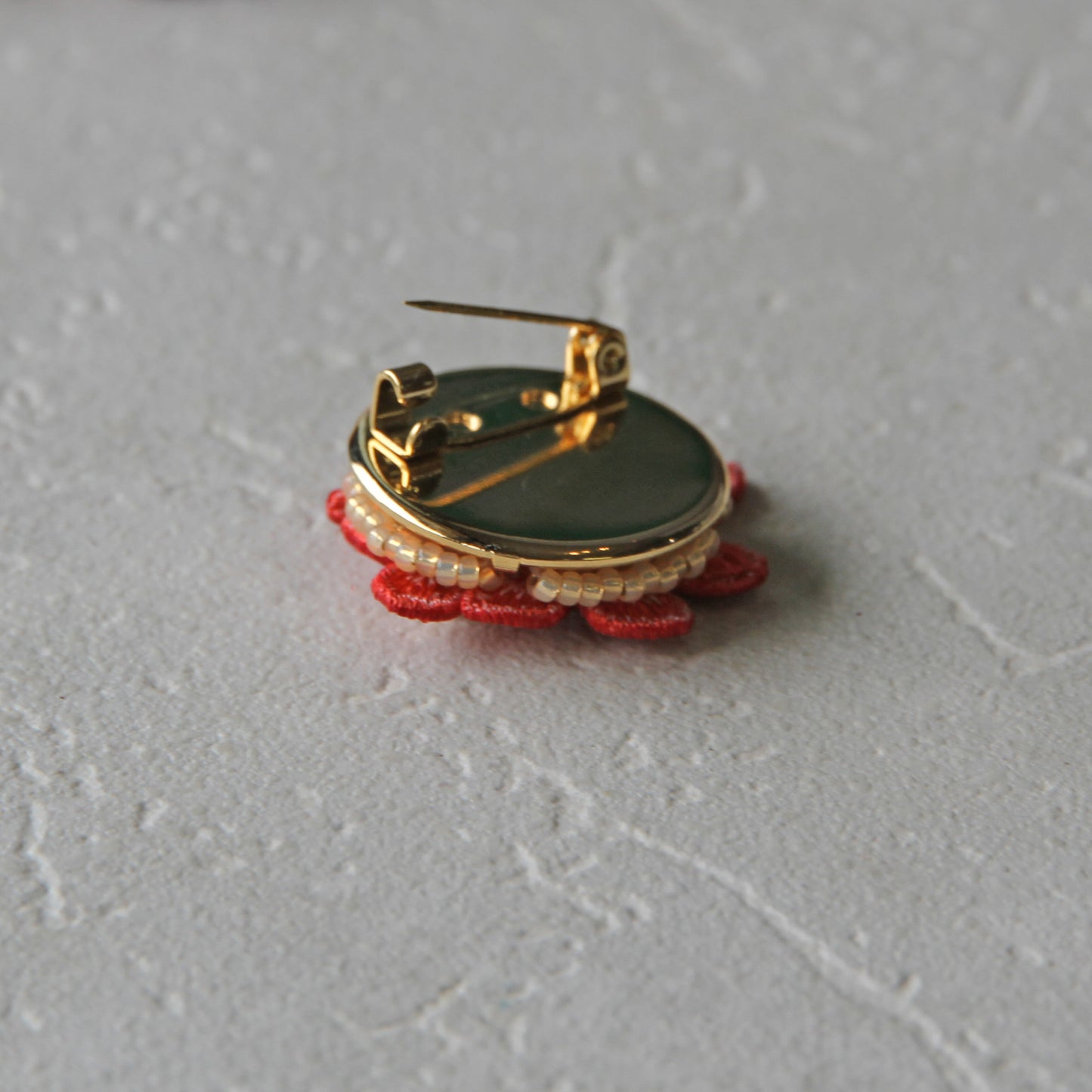 刺繍ブローチ サンダンカ