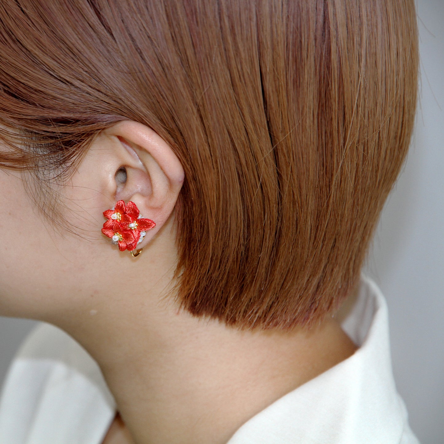 刺繍イヤリング サンダンカ