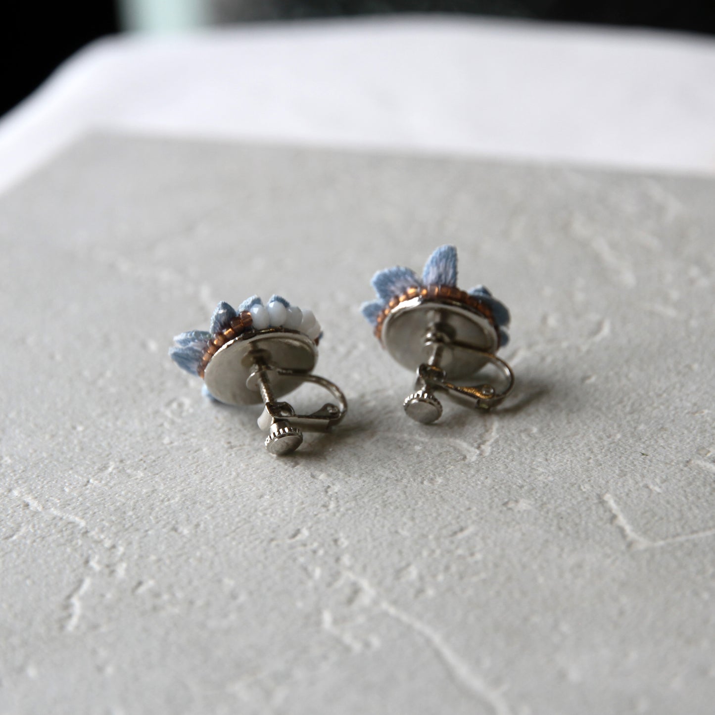 刺繍イヤリング サンダンカ