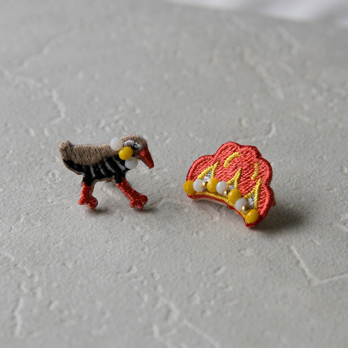 刺繍ピアス ヤンバルクイナ /花笠