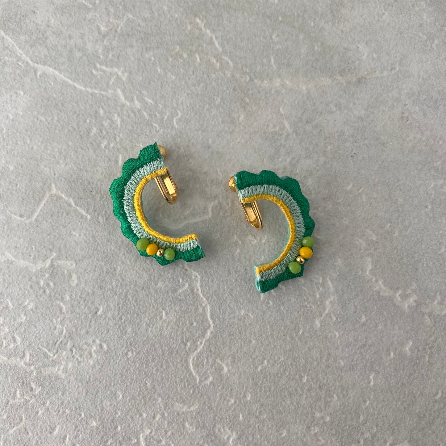 刺繍イヤリング　ゴーヤー