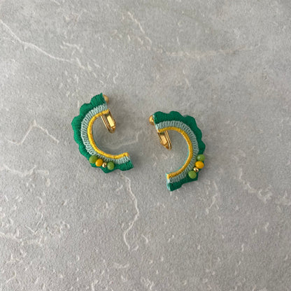 刺繍イヤリング　ゴーヤー