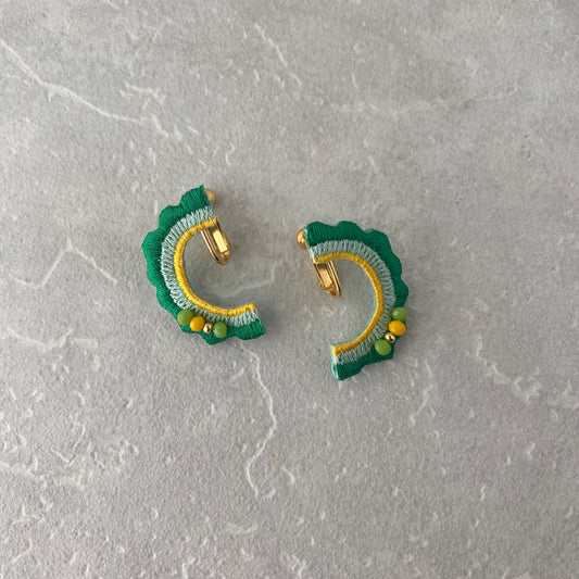 刺繍イヤリング　ゴーヤー