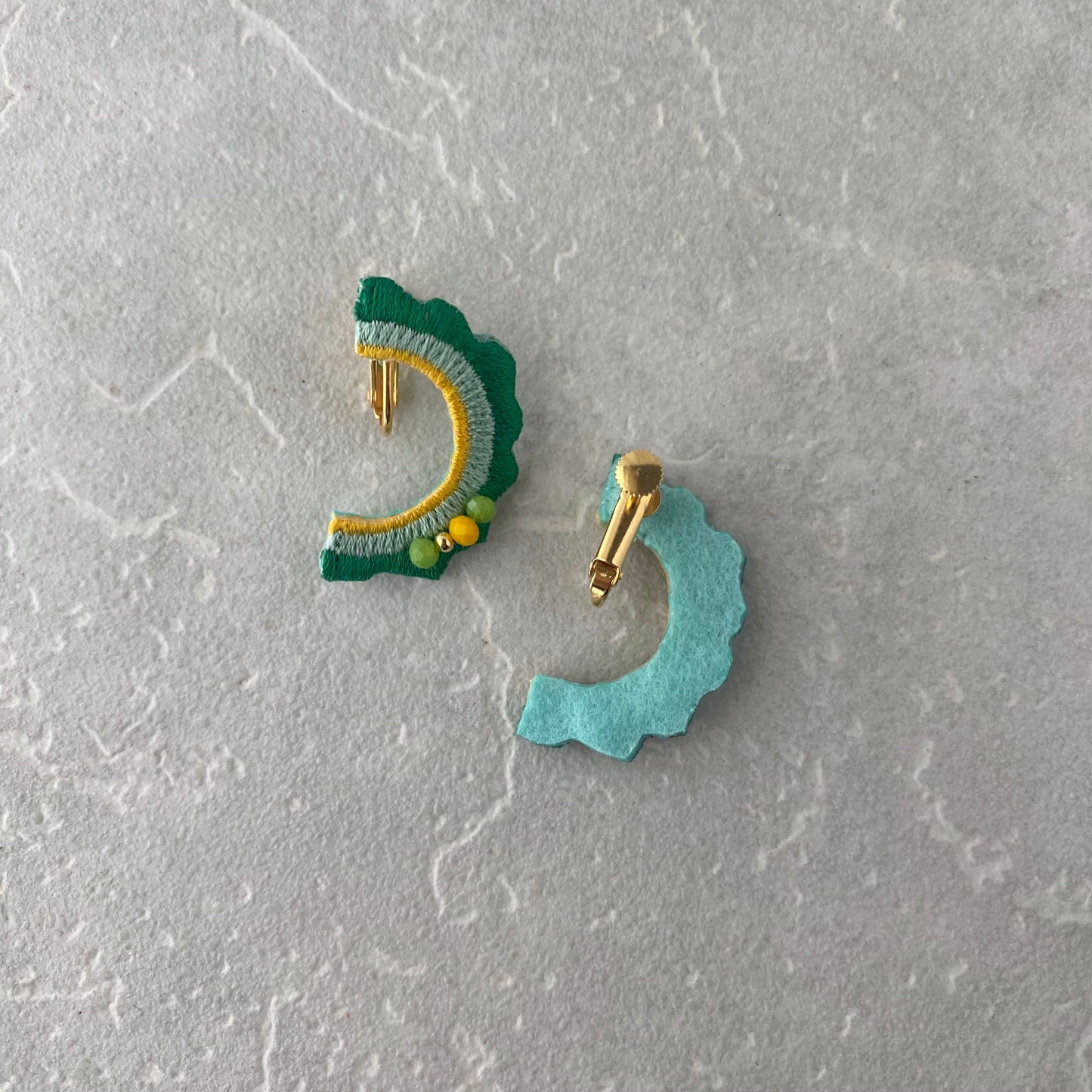 刺繍イヤリング　ゴーヤー