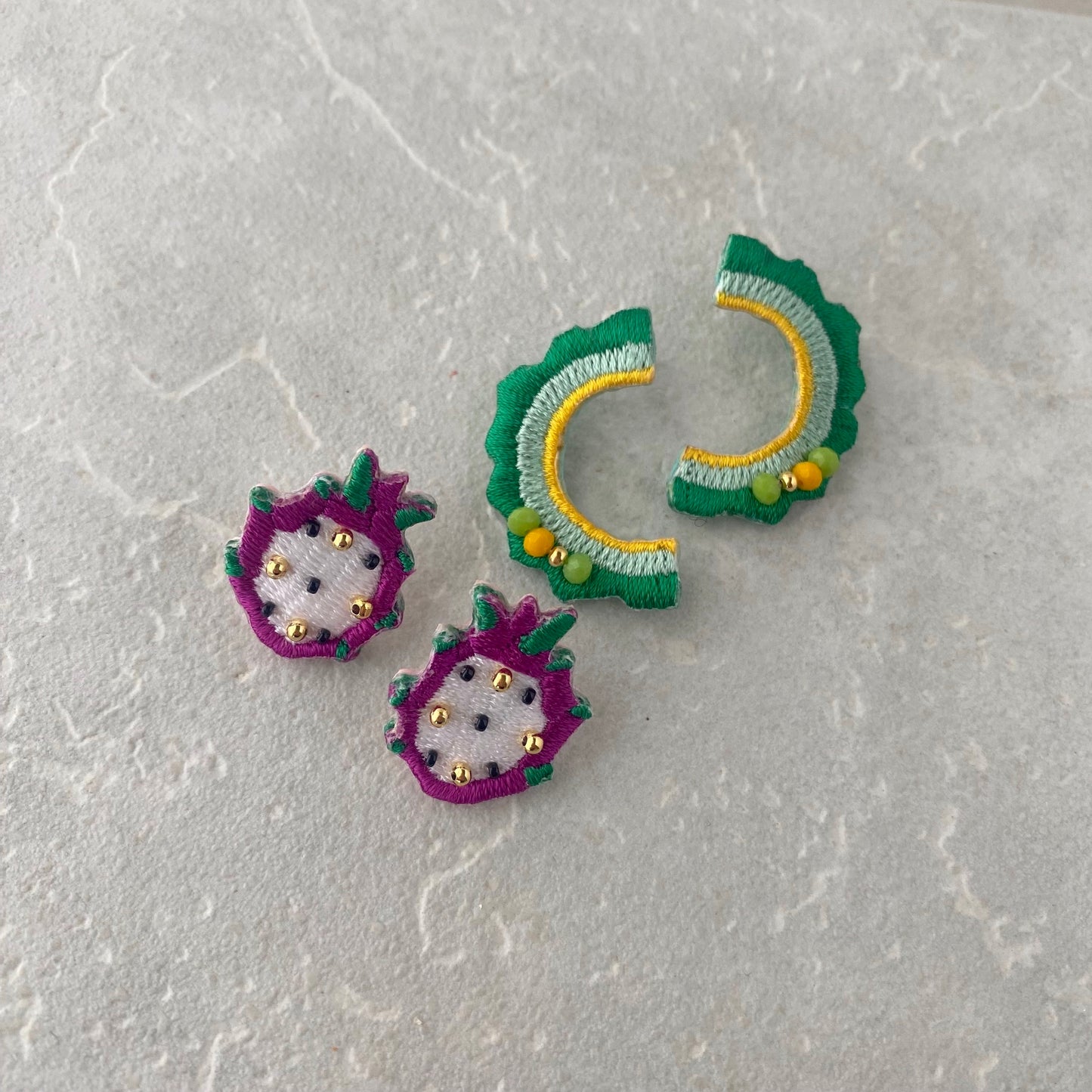 刺繍ピアス ドラゴンフルーツ