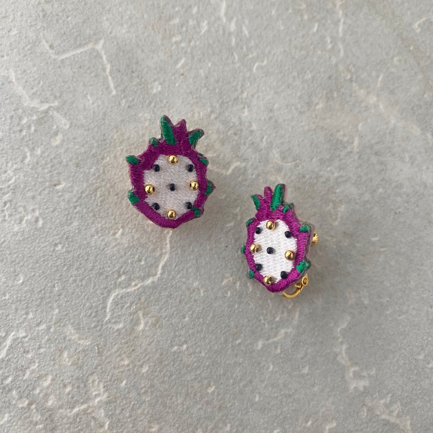 刺繍イヤリング ドラゴンフルーツ