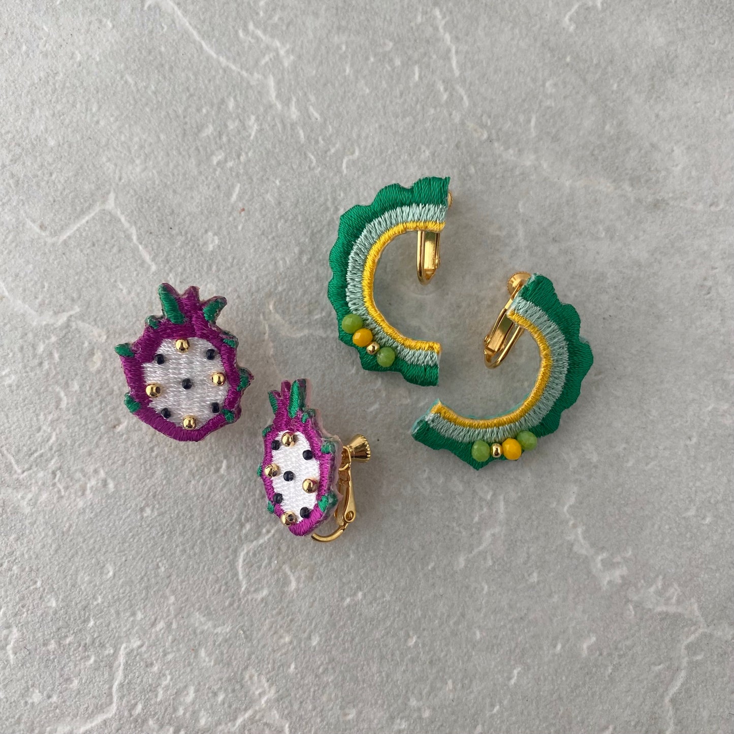 刺繍イヤリング ドラゴンフルーツ
