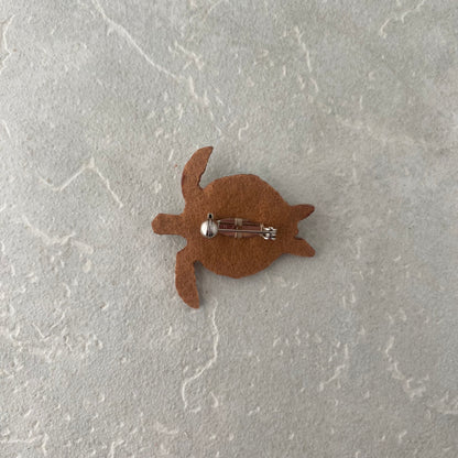 刺繍ブローチ ウミガメ