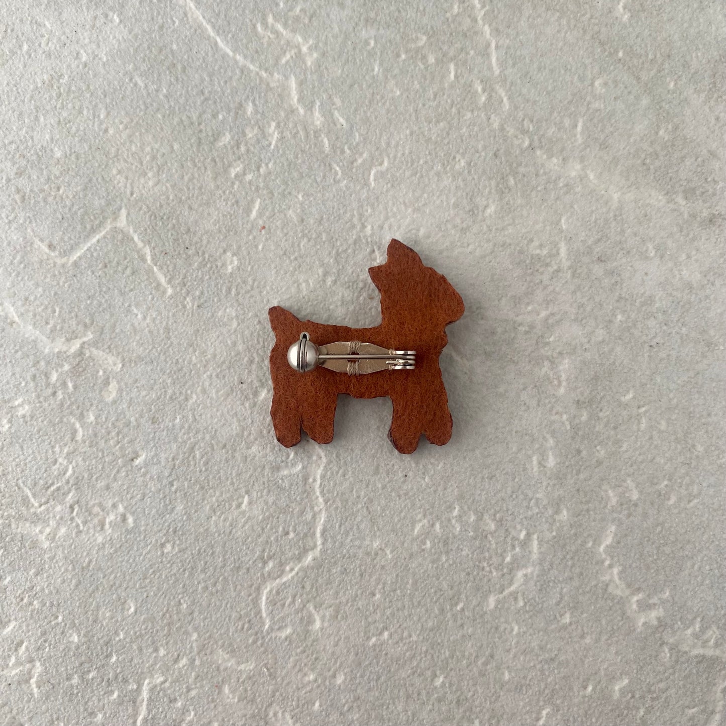 刺繍ブローチ 白ヤギ