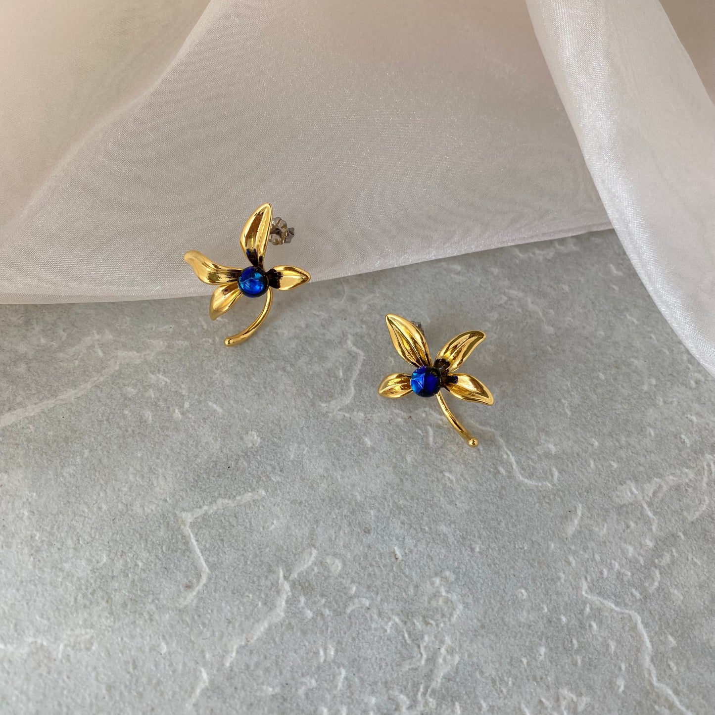 リリーピアス