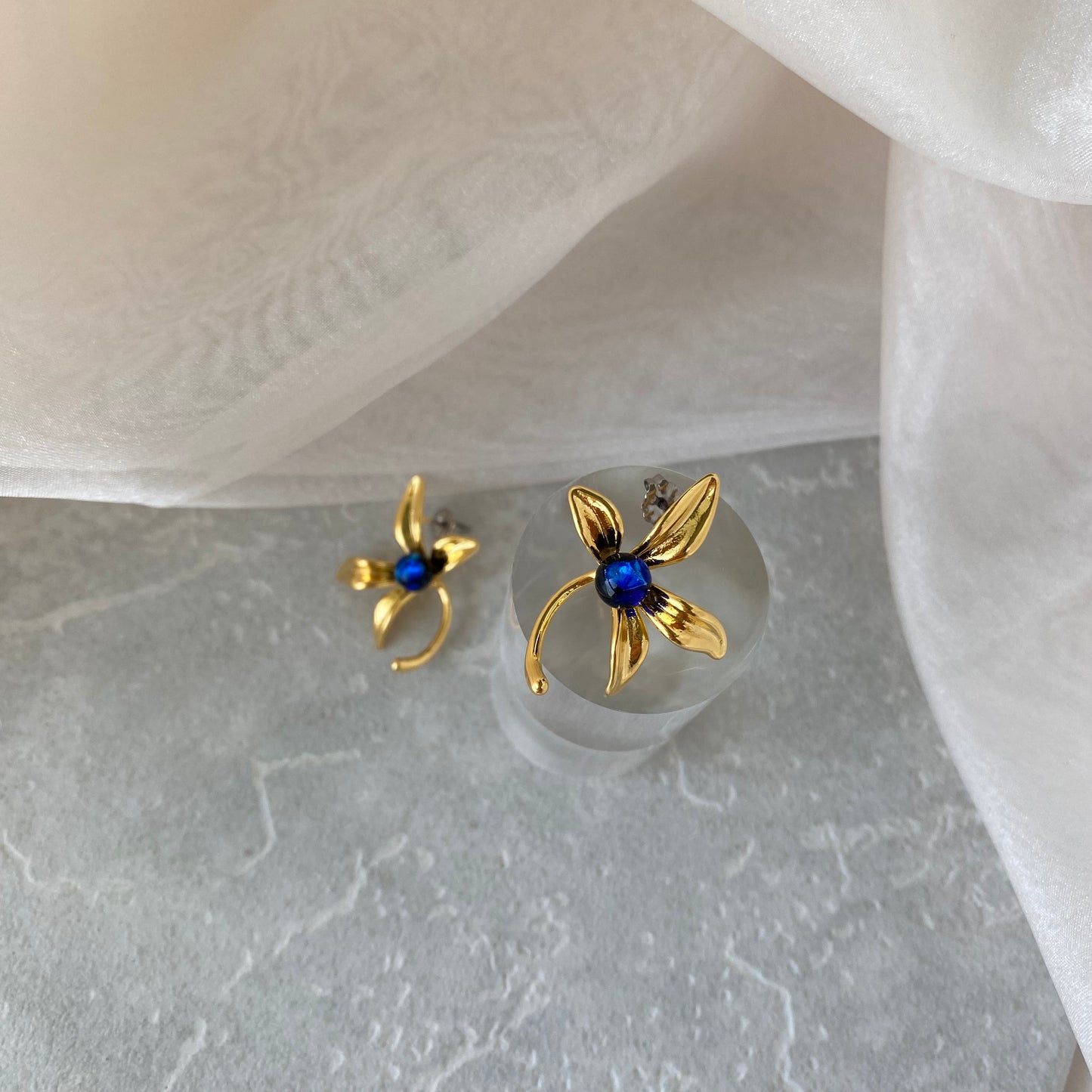 リリーピアス