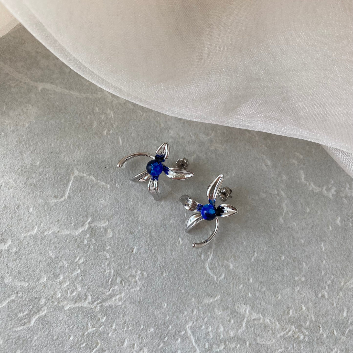 リリーピアス
