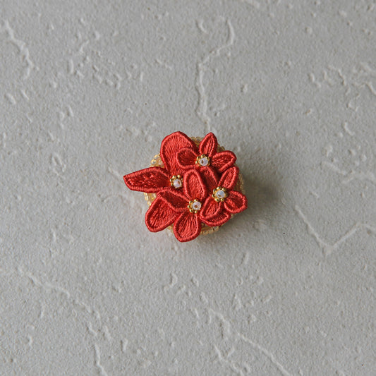 刺繍ブローチ サンダンカ