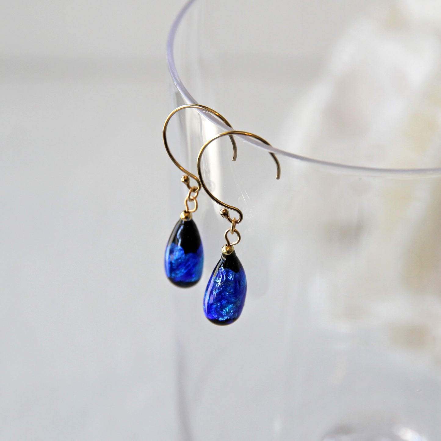 Droplet-shaped firefly glass round hook earrings/14KGF