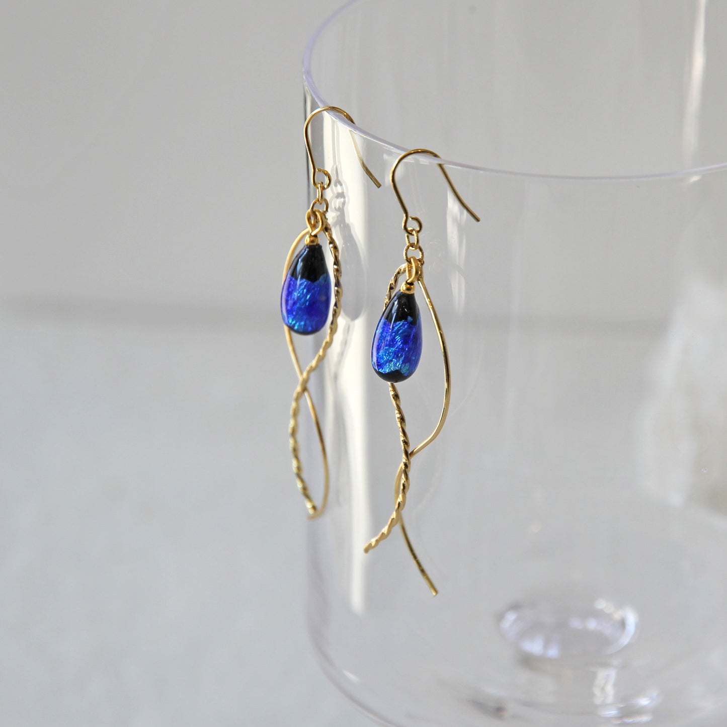 Drop-shaped firefly glass double curve earrings